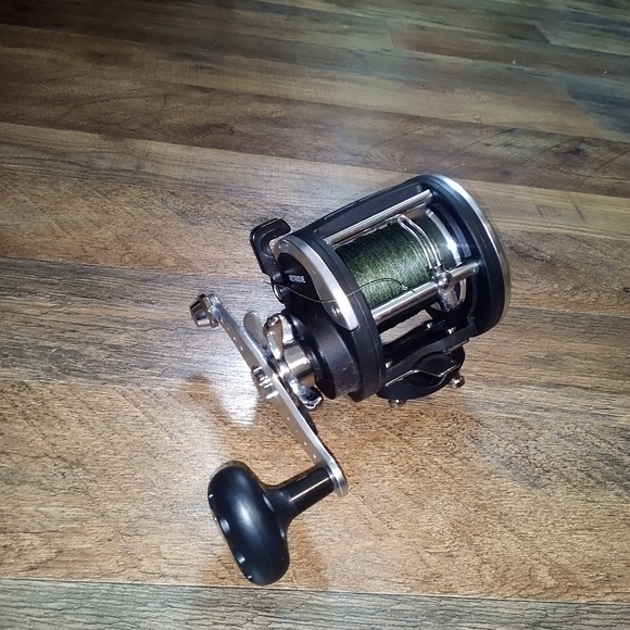 New without box snagging special Bass pro shop fishing reel - Picture 3 of 4